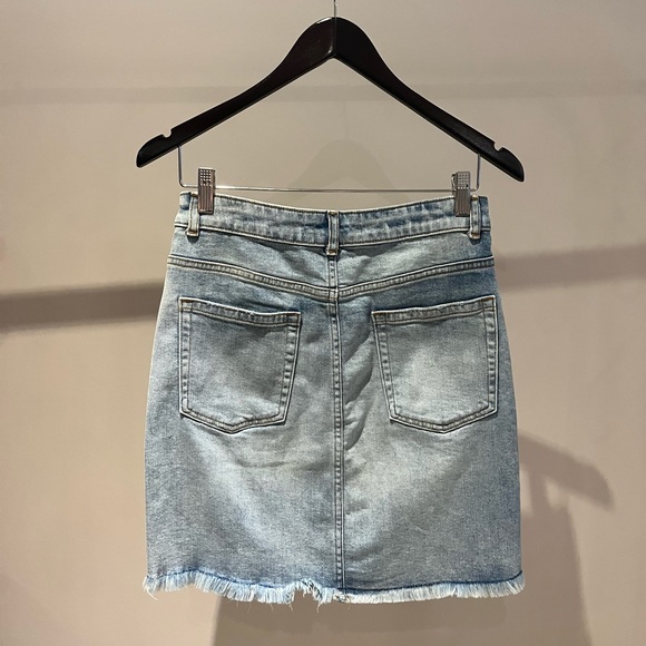 Denim mini skirt size medium - Picture 4 of 7